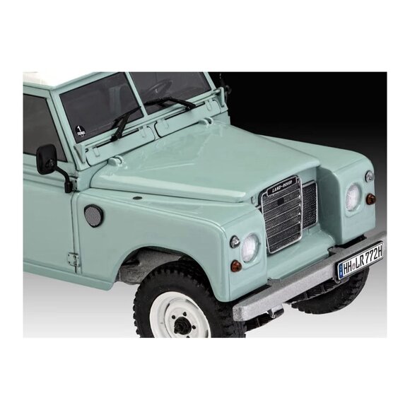 Revell Land Rover Series III 109 Model Truck Kit Long Wheelbase Station wagon - Picture 3 of 16